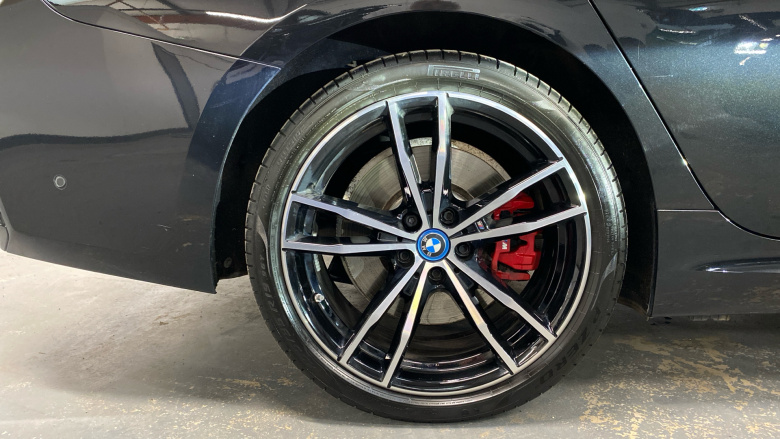 BMW 3 Series 330e M Sport 4dr Step Auto [Pro Pack] Saloon